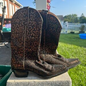 Size 8.5 Shyanne cheetah boots